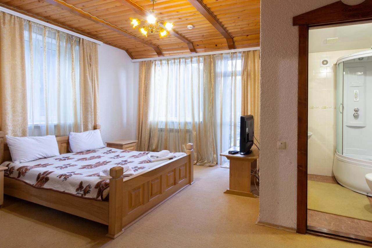 У Мар'Яни І Назара Hotel Iaremcea Exterior foto